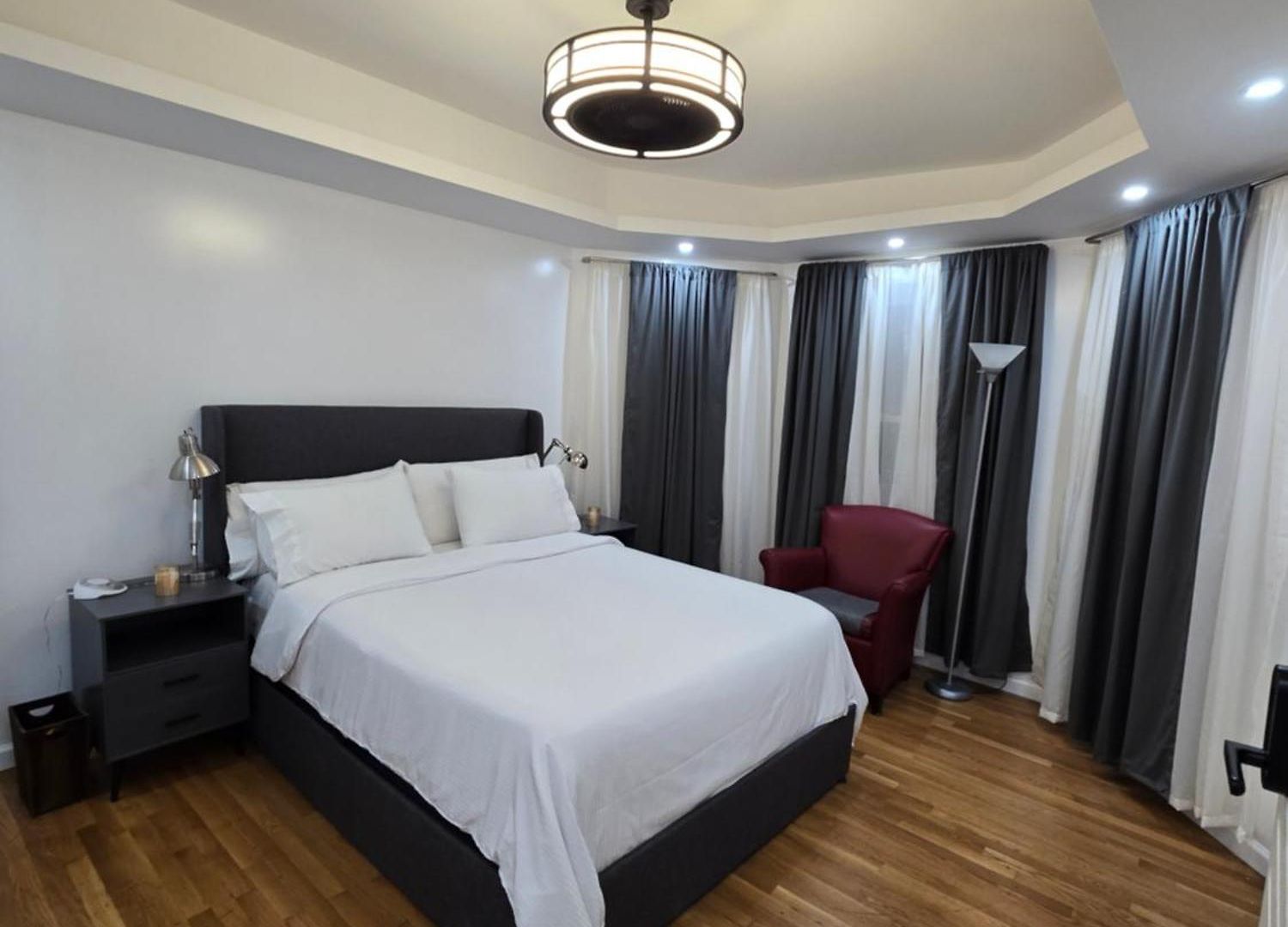 Beautiful Bedroom - New Renovation Homestay Boston