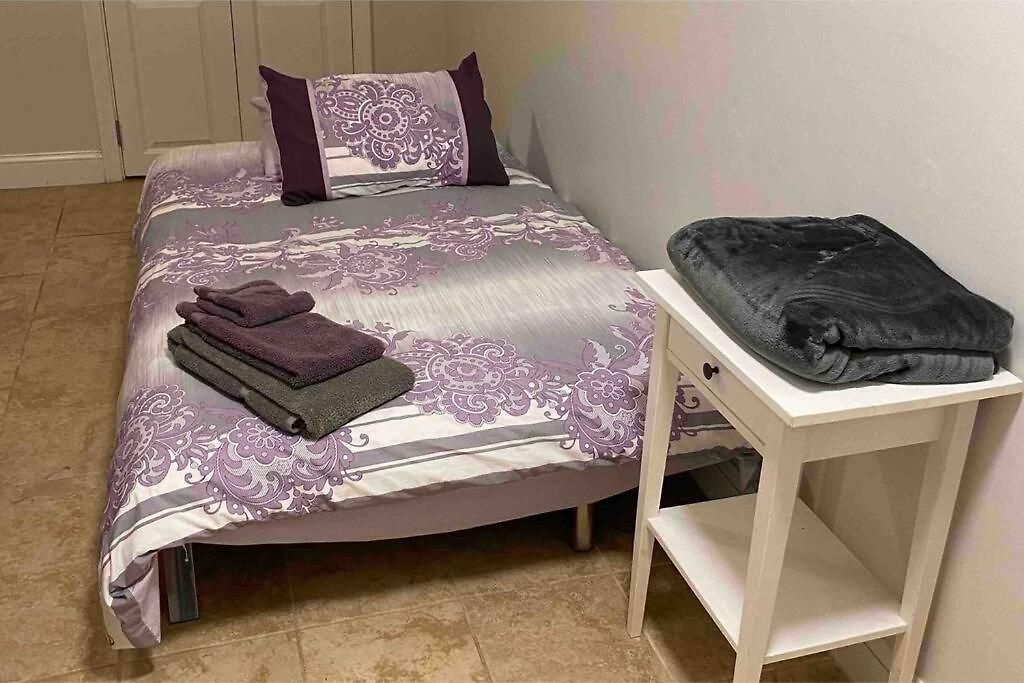 Brighton Sleeps 3 - Steps To Bus Line *