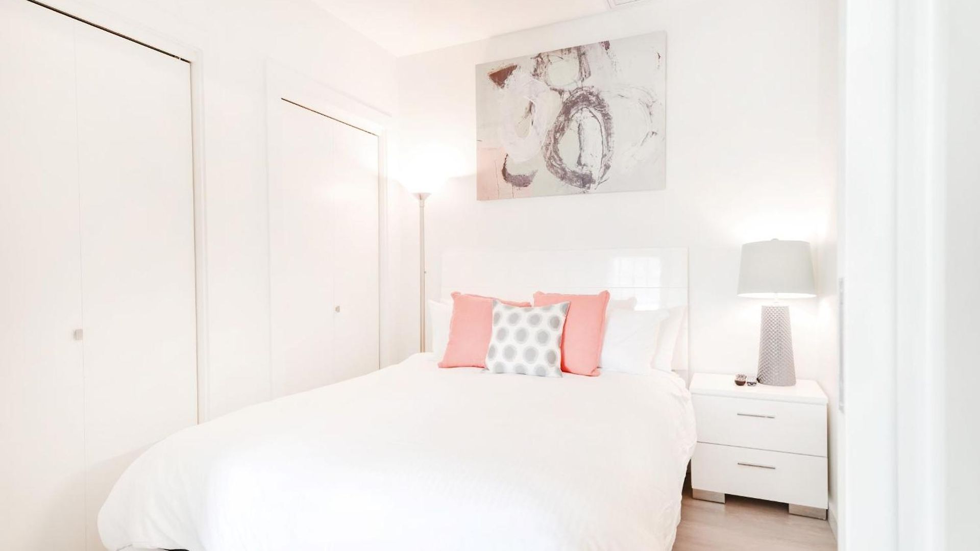 Global Luxury Downtown Apartment