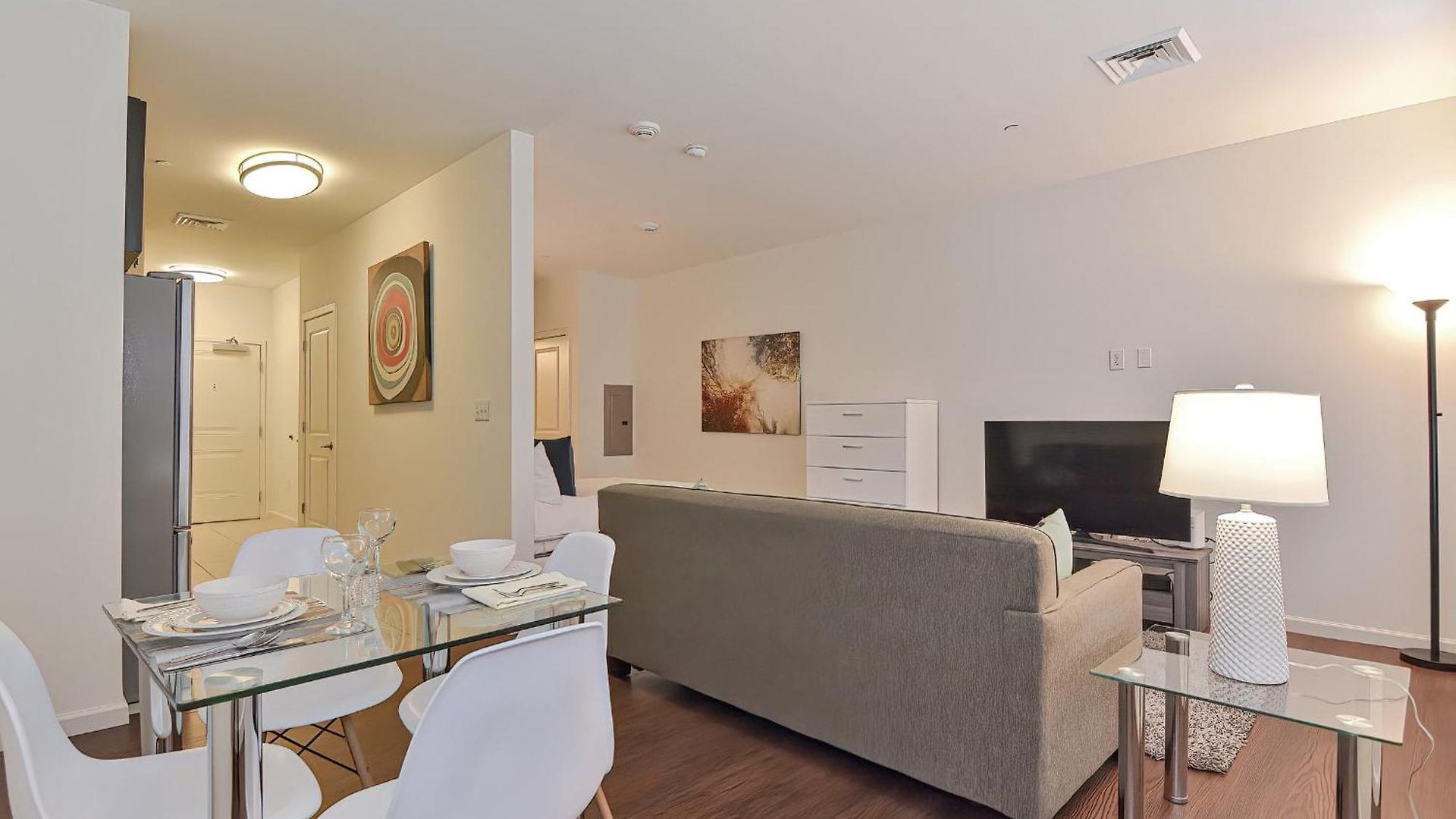 Global Luxury East Apartment