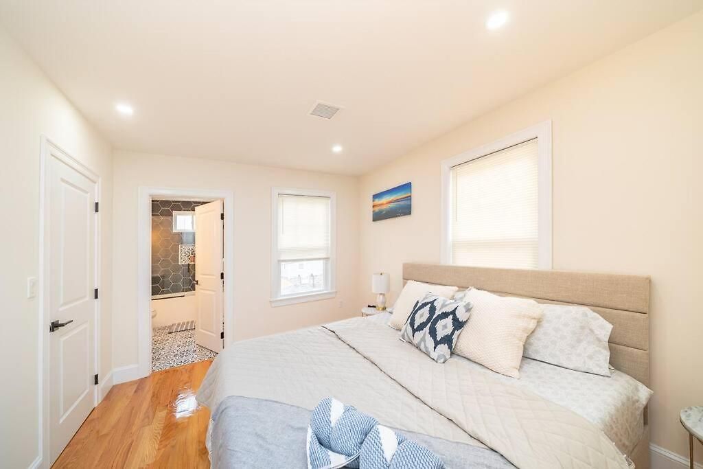 Bright & Spacious 4br & 2ba - Bathtub, Free Parking Near Red Line 802 Apartment Boston