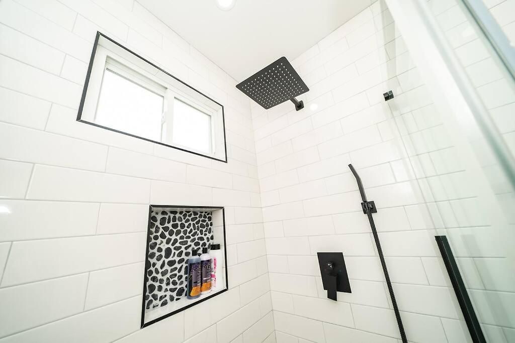 Apartment Bright & Spacious 4br & 2ba - Bathtub, Free Parking Near Red Line 802 Boston