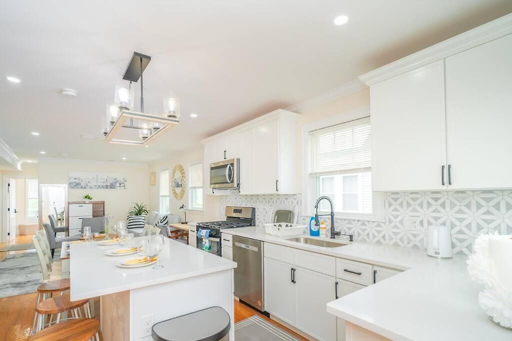 Bright & Spacious 4br & 2ba - Bathtub, Free Parking Near Red Line 802 * Boston