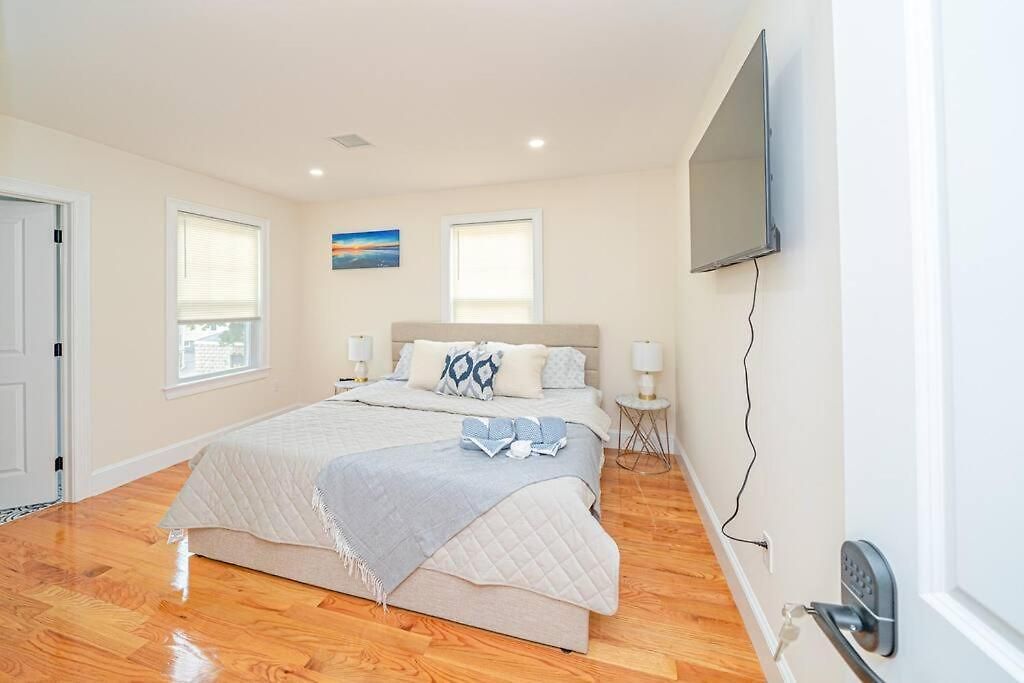 Bright & Spacious 4br & 2ba - Bathtub, Free Parking Near Red Line 802