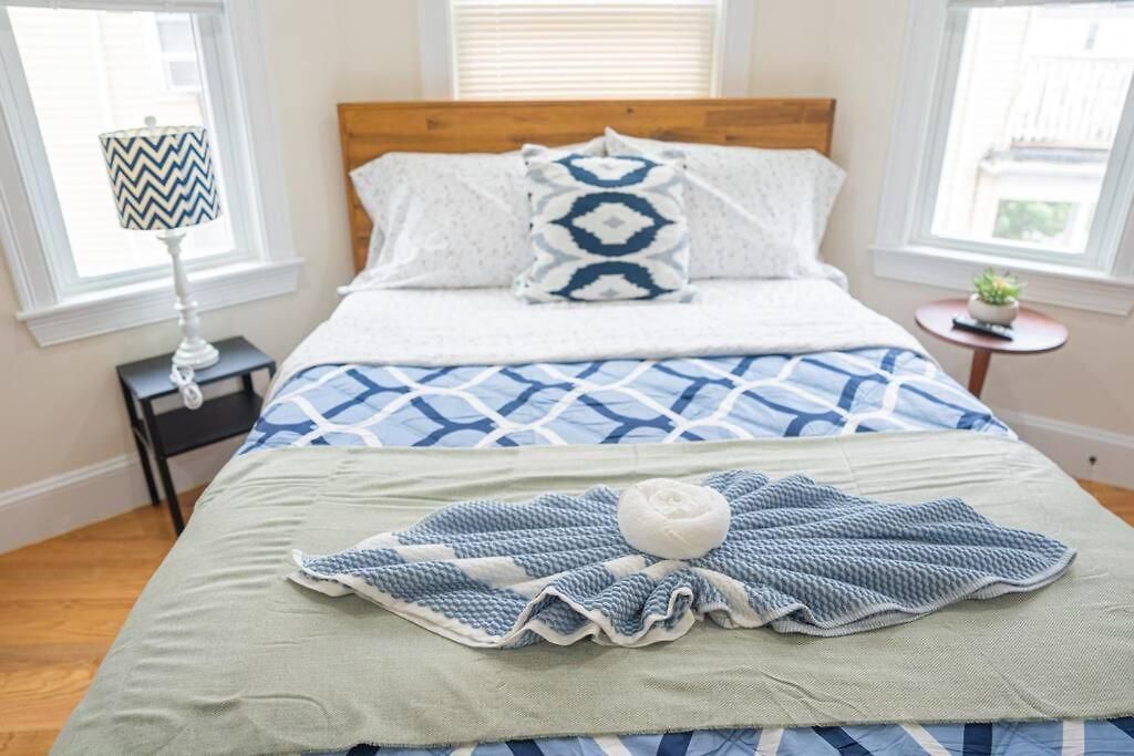Bright & Spacious 4br & 2ba - Bathtub, Free Parking Near Red Line 802 Apartment *