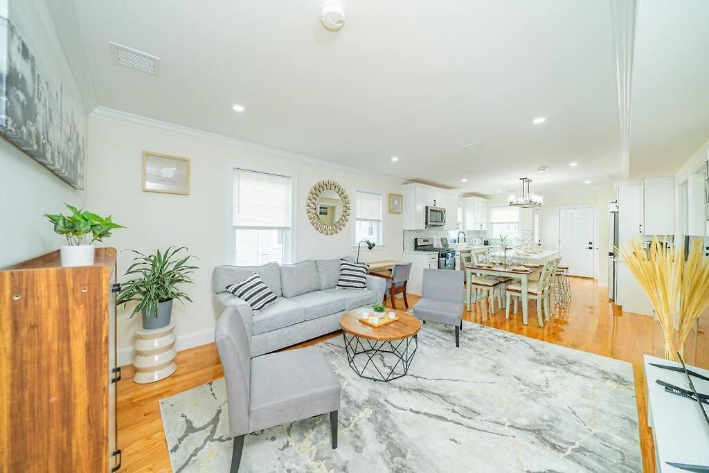 Bright & Spacious 4br & 2ba - Bathtub, Free Parking Near Red Line 802 Apartment Boston