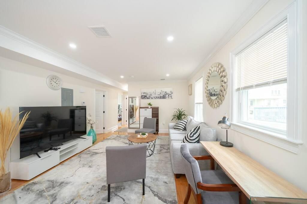 Bright & Spacious 4br & 2ba - Bathtub, Free Parking Near Red Line 802 * Boston