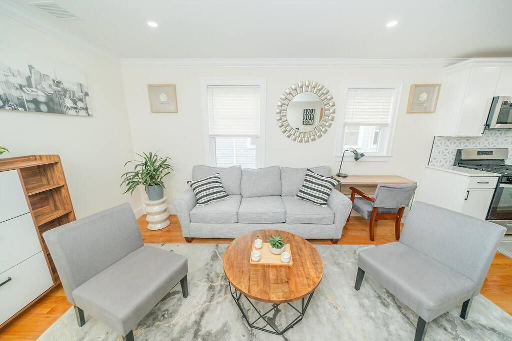 Apartment Bright & Spacious 4br & 2ba - Bathtub, Free Parking Near Red Line 802