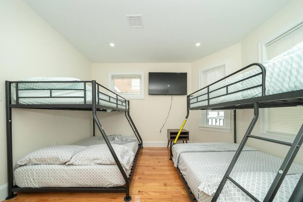 Bright & Spacious 4br & 2ba - Bathtub, Free Parking Near Red Line 802 *
