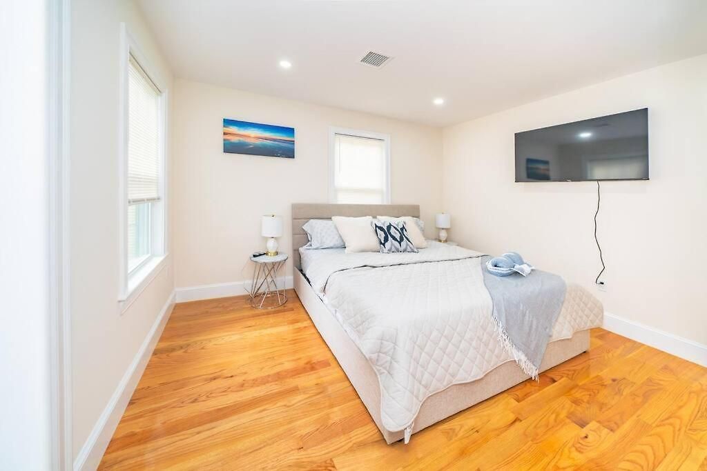 Bright & Spacious 4br & 2ba - Bathtub, Free Parking Near Red Line 802 Apartment Boston