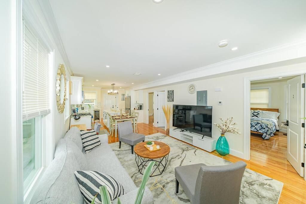 Bright & Spacious 4br & 2ba - Bathtub, Free Parking Near Red Line 802 Boston