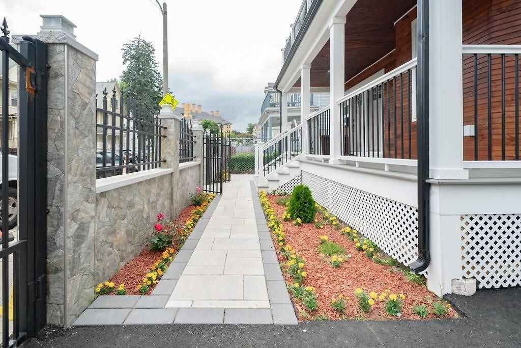 Apartment Bright & Spacious 4br & 2ba - Bathtub, Free Parking Near Red Line 802 Boston