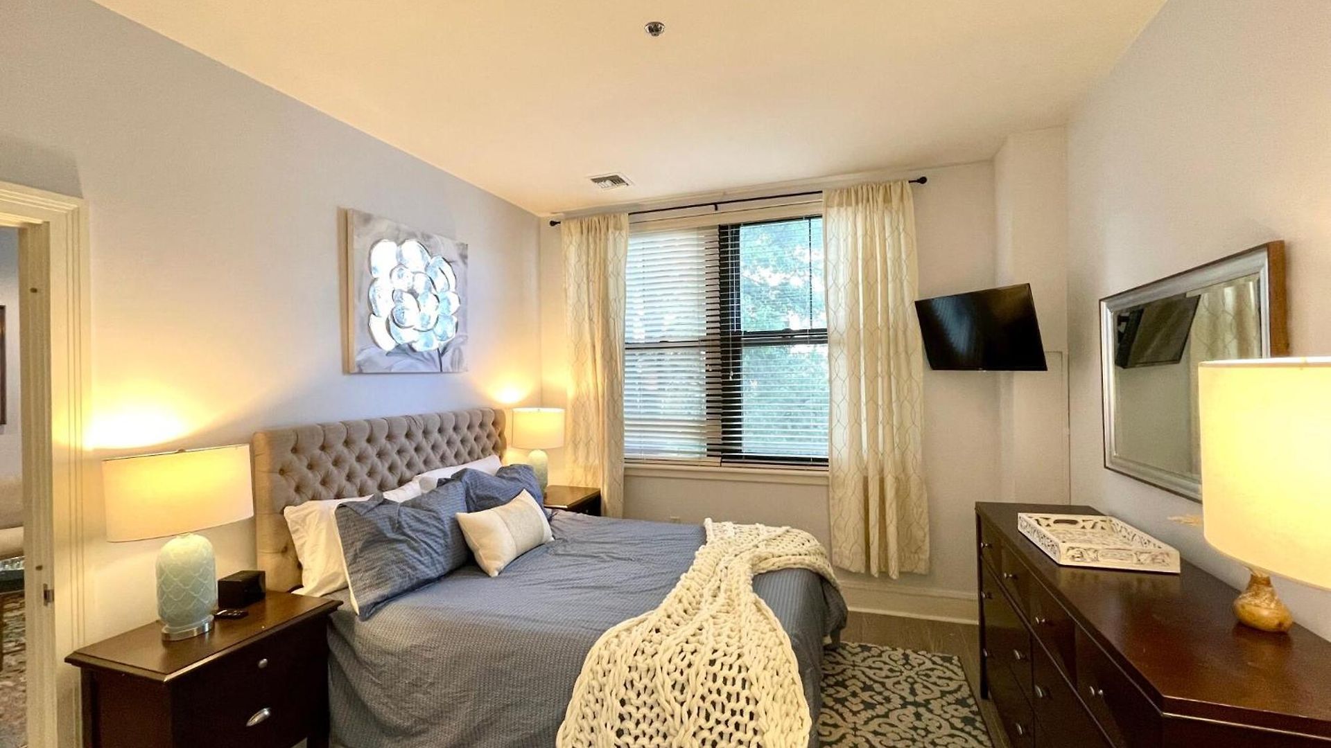 Apartment Luxury 1bed Loft, 2 Baths, Air, South End