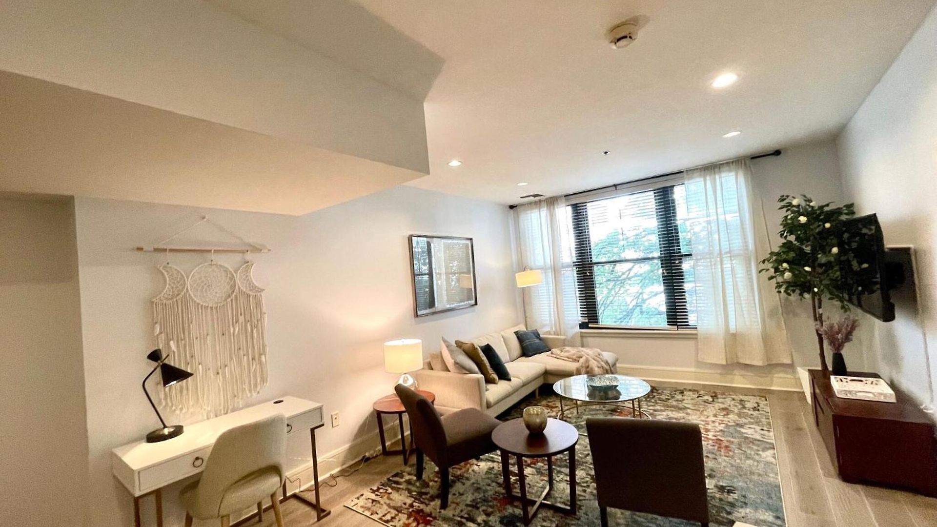 Luxury 1bed Loft, 2 Baths, Air, South End Apartment *