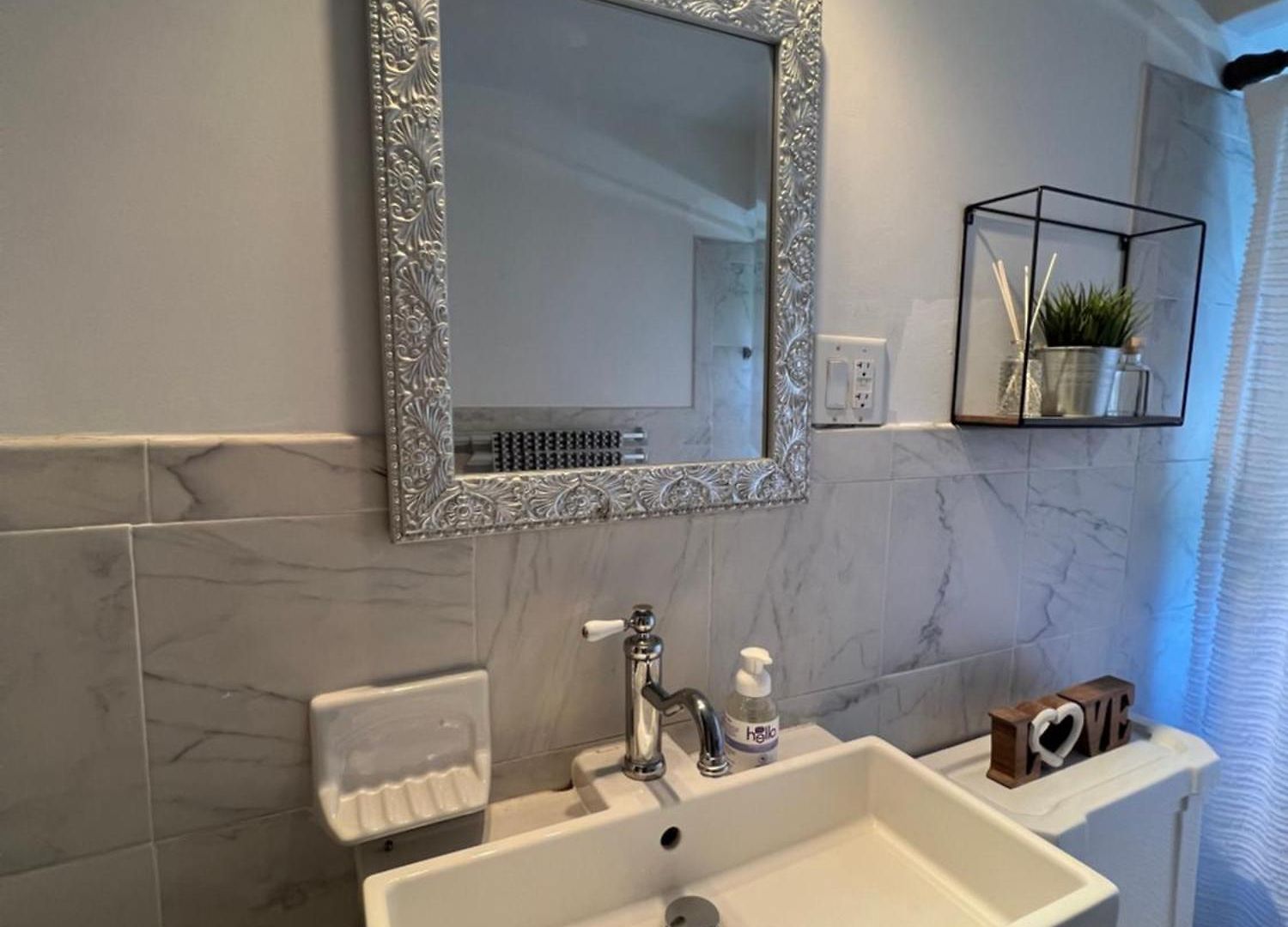 Peaceful 1br Easy Commute, Urban Suburban Mix Feel In Homestay *