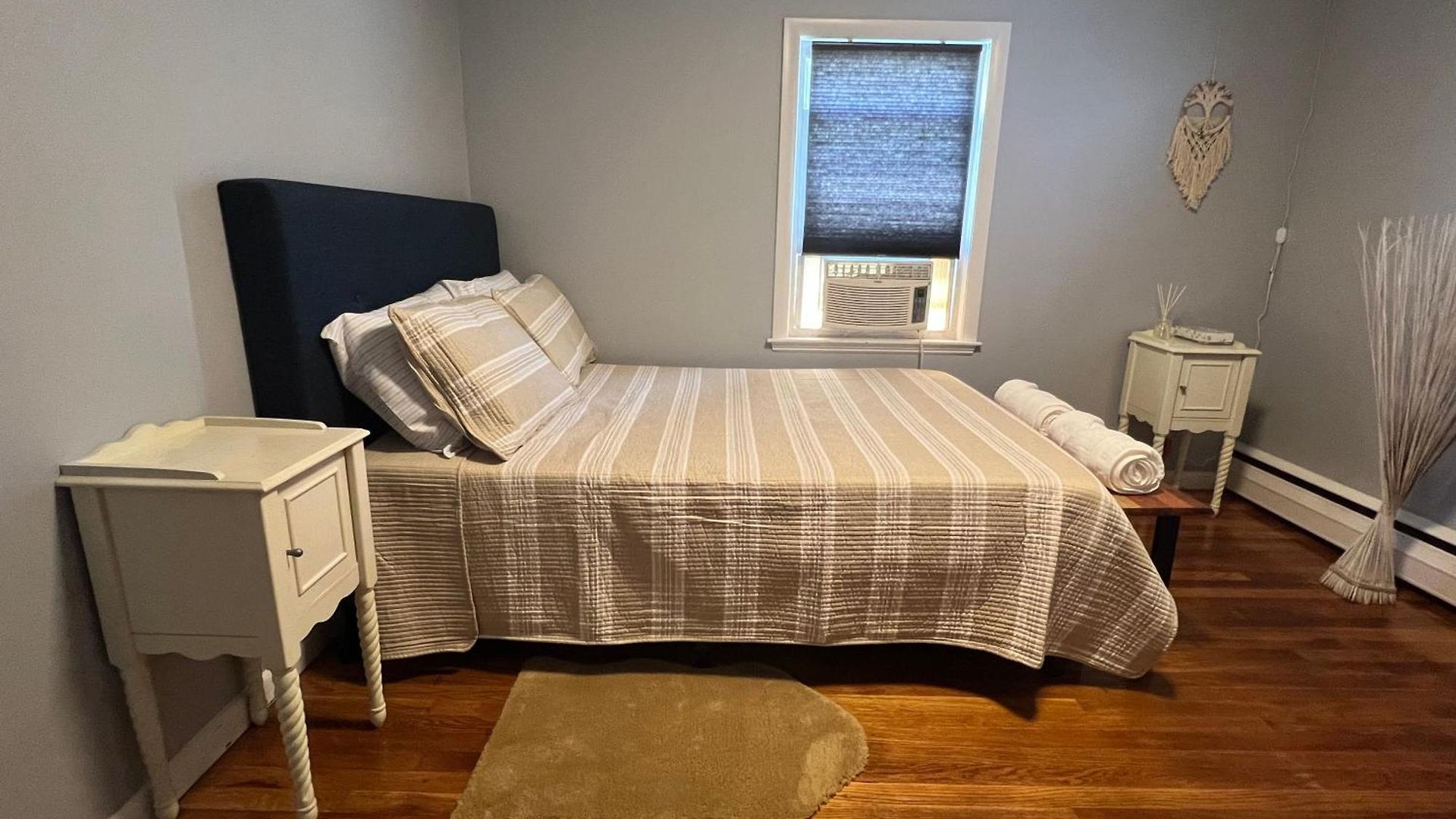 Peaceful 1br Easy Commute, Urban Suburban Mix Feel In Boston