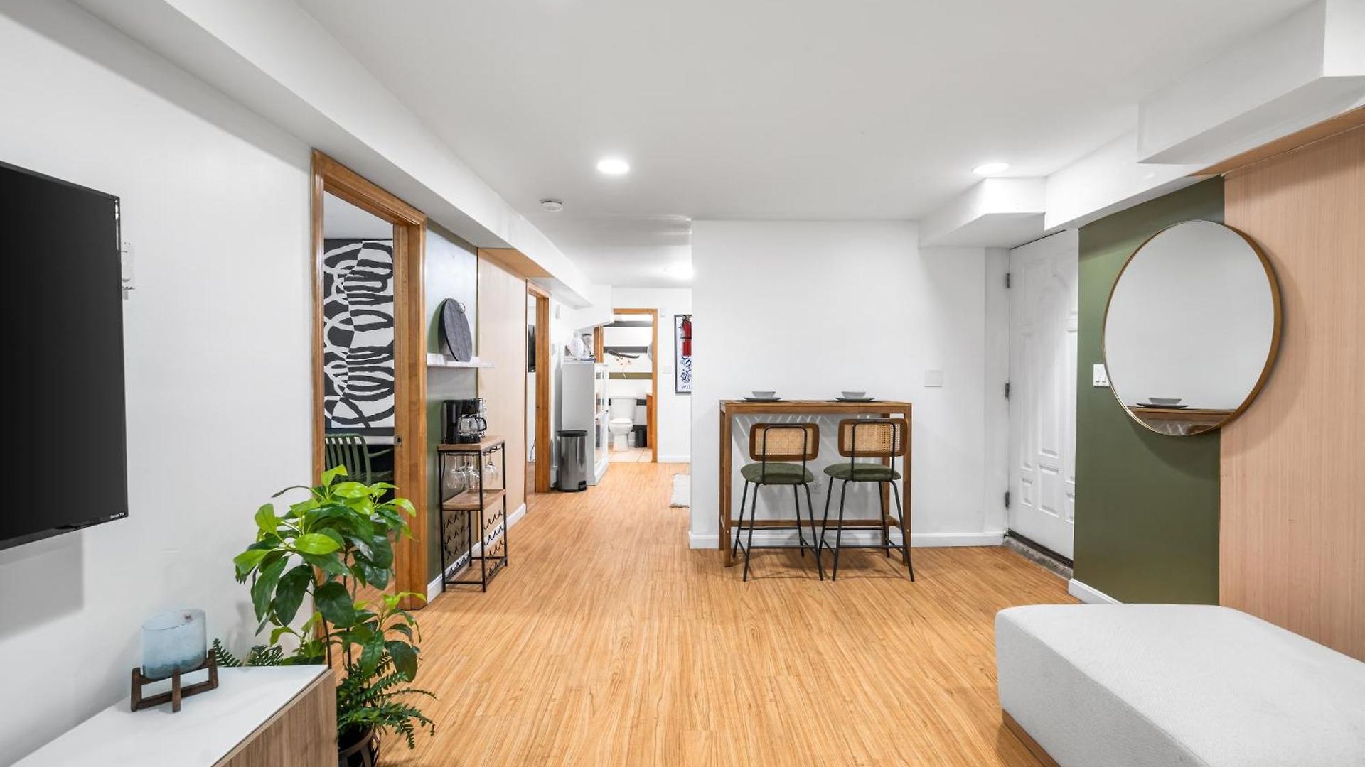 Modern 2 Bed Apt Mins To Fenway 5 Min To Train * Boston