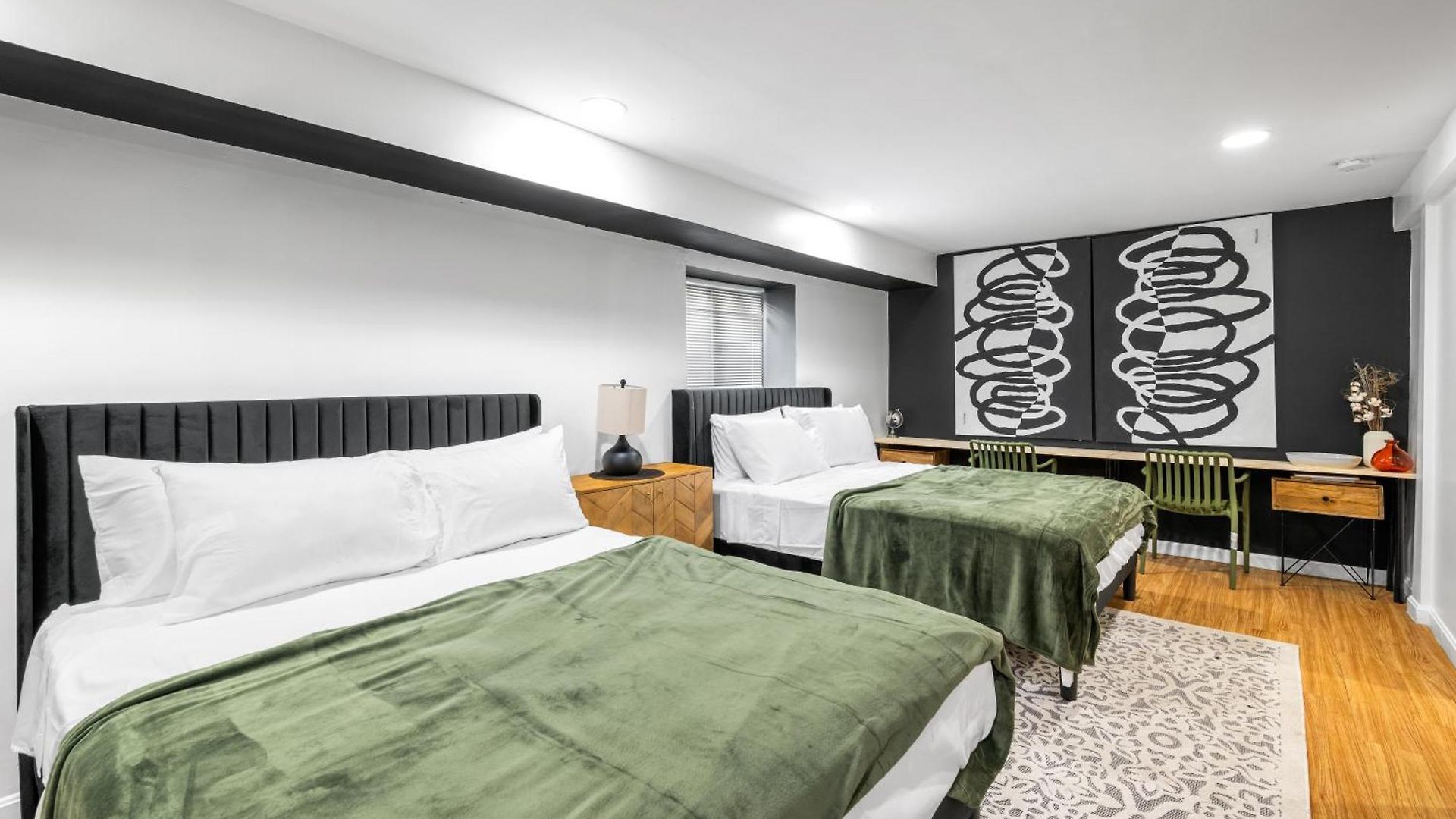 Modern 2 Bed Apt Mins To Fenway 5 Min To Train