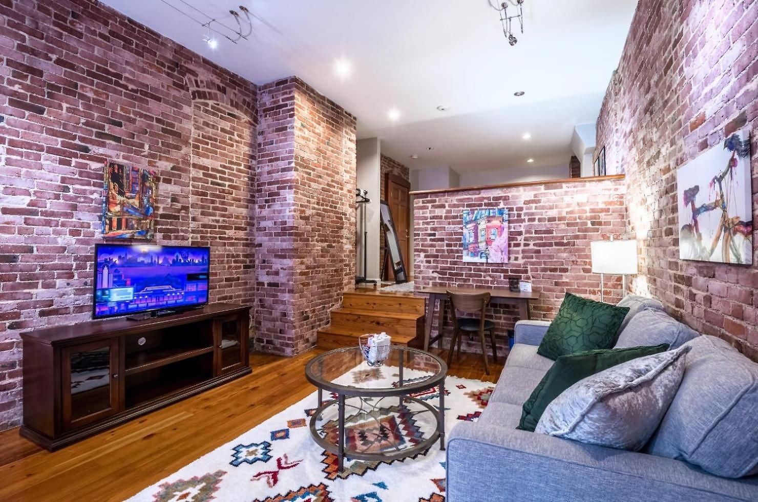 Historic Brick In North End Apartment *