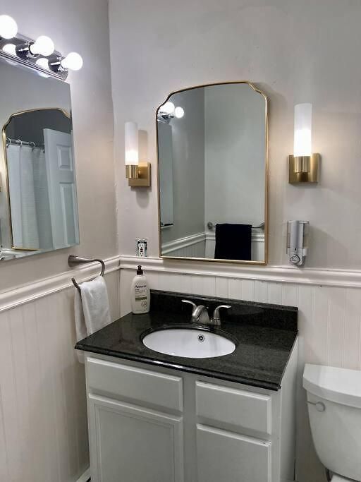 Spacious 4br Near Subway, Sleeps 8per Easy Access To Downtown Boston