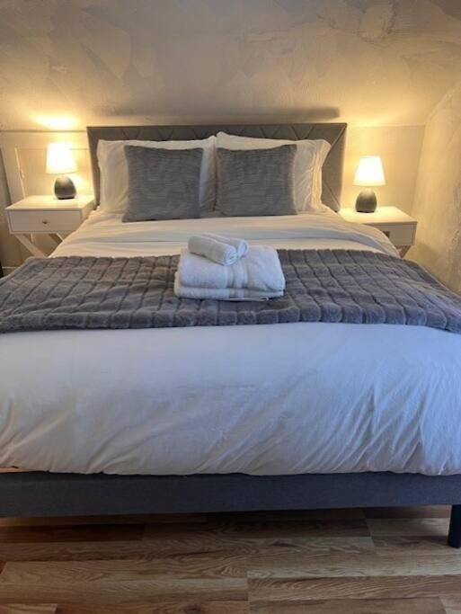 Spacious 4br Near Subway, Sleeps 8per Easy Access To Downtown