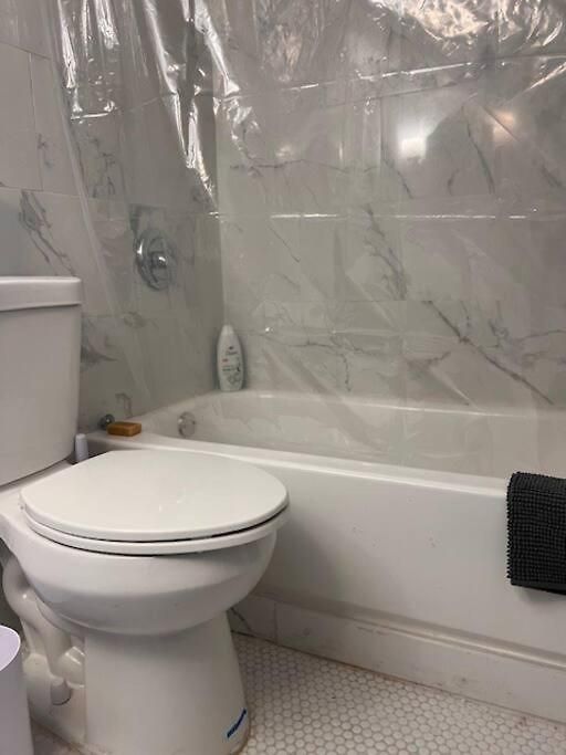 Spacious 4br Near Subway, Sleeps 8per Easy Access To Downtown Apartment