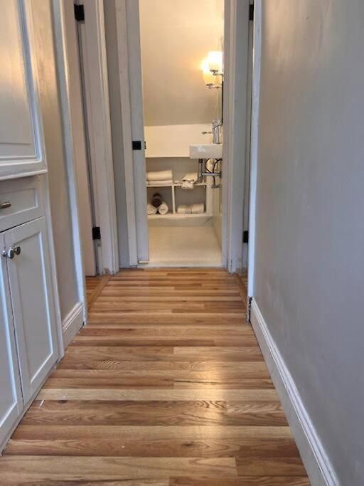 Spacious 4br Near Subway, Sleeps 8per Easy Access To Downtown Apartment *
