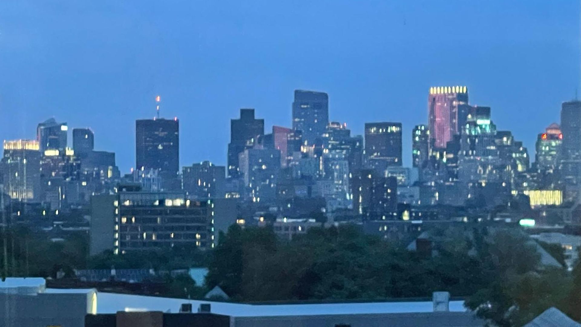Amazing Downtown View Guest house