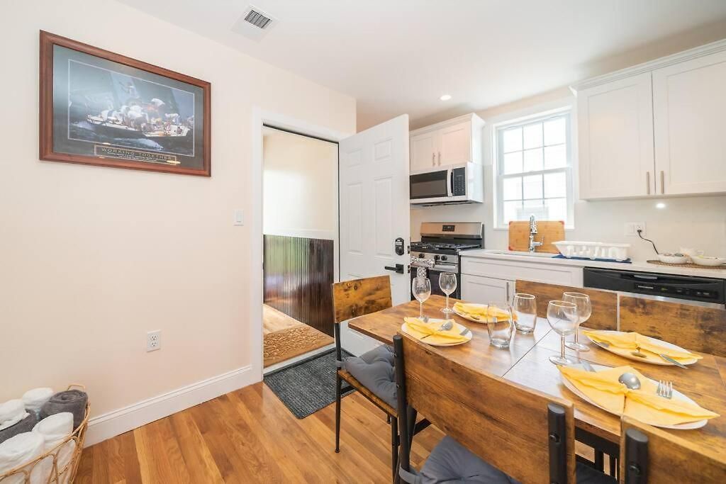 Tranquil 3br W Balcony, Parking, Bathtub Near Franklin Park Zoo 303 Apartment *