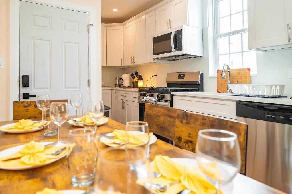 Tranquil 3br W Balcony, Parking, Bathtub Near Franklin Park Zoo 303 Boston