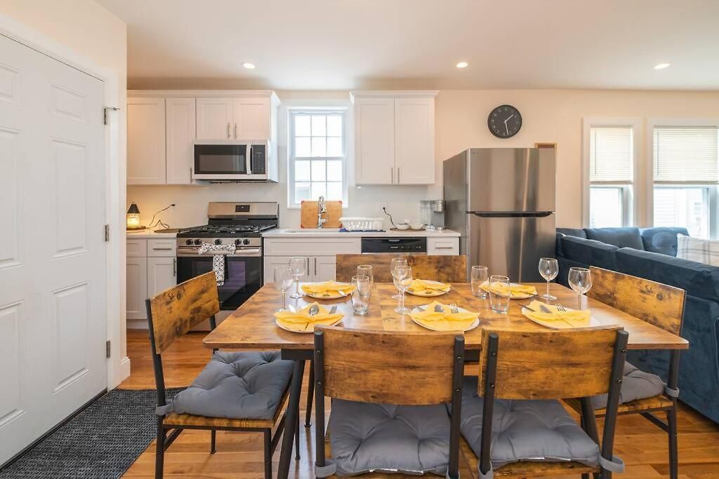 Apartment Tranquil 3br W Balcony, Parking, Bathtub Near Franklin Park Zoo 303