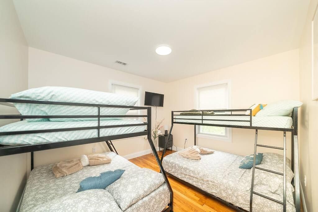 Tranquil 3br W Balcony, Parking, Bathtub Near Franklin Park Zoo 303 Apartment *