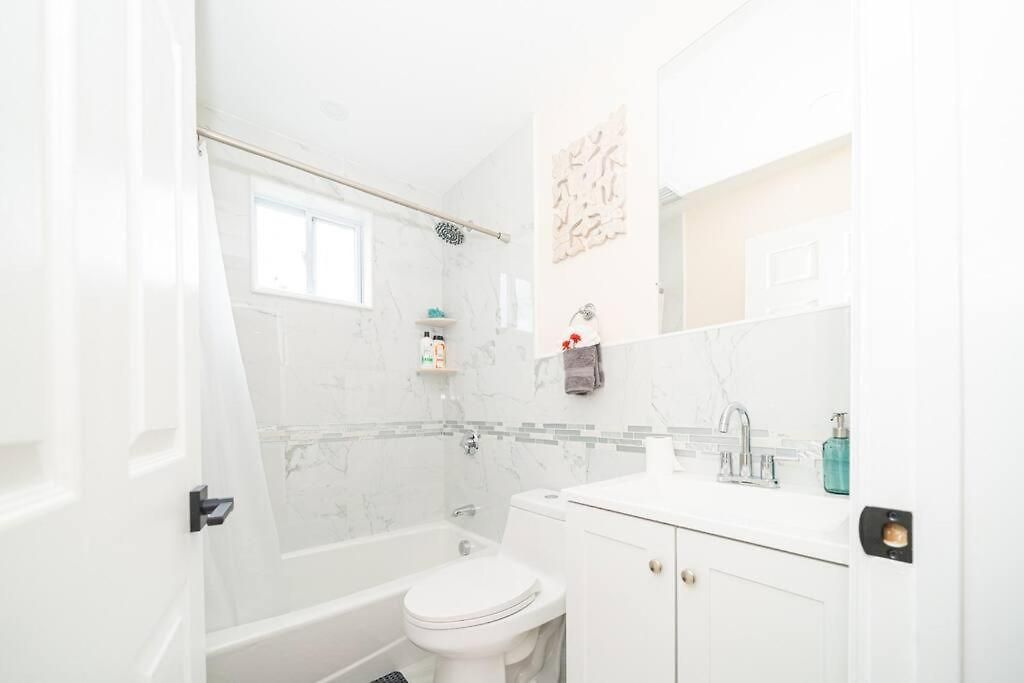 Tranquil 3br W Balcony, Parking, Bathtub Near Franklin Park Zoo 303 Apartment Boston