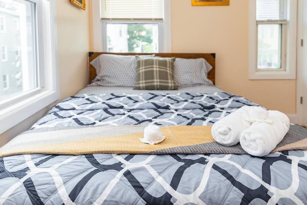 Apartment Tranquil 3br W Balcony, Parking, Bathtub Near Franklin Park Zoo 303 Boston