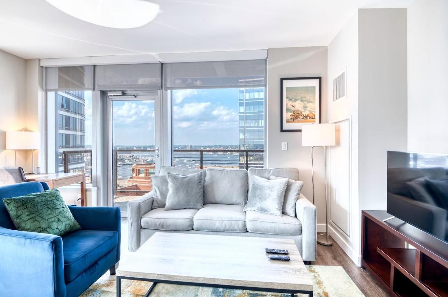 Apartment Luxury With Balcony In Seaport