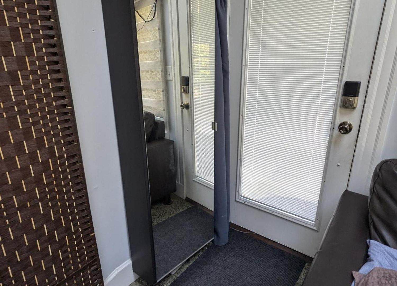 Large W/ Private Bath,great Location *