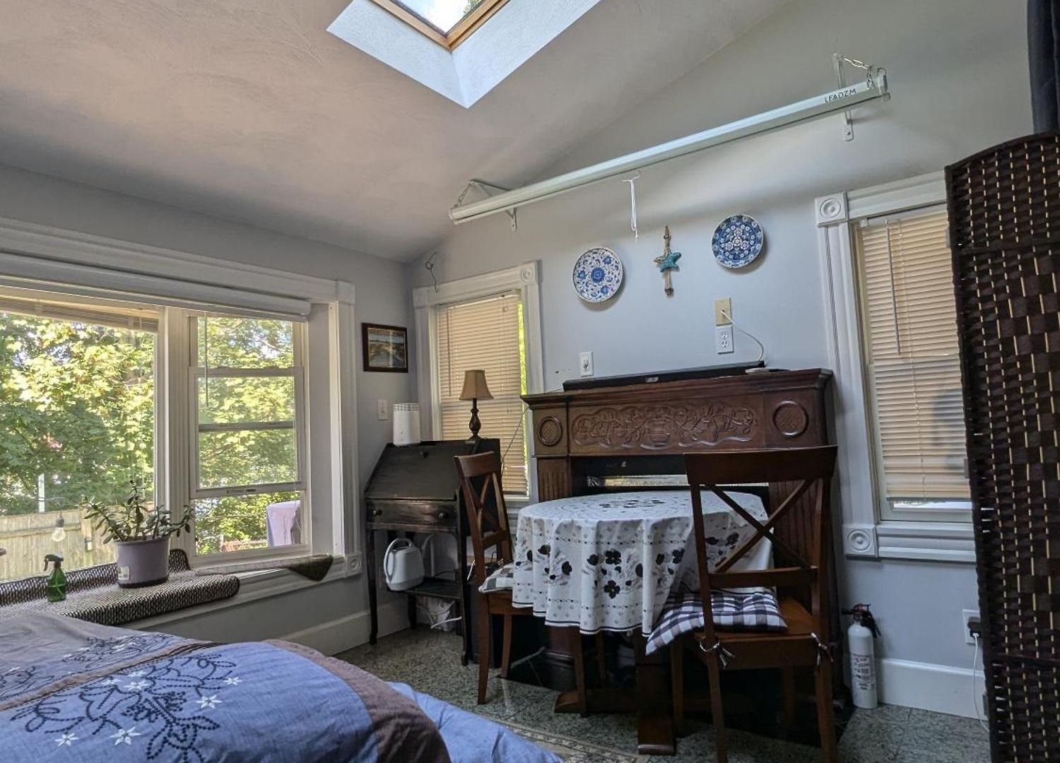Large W/ Private Bath,great Location *