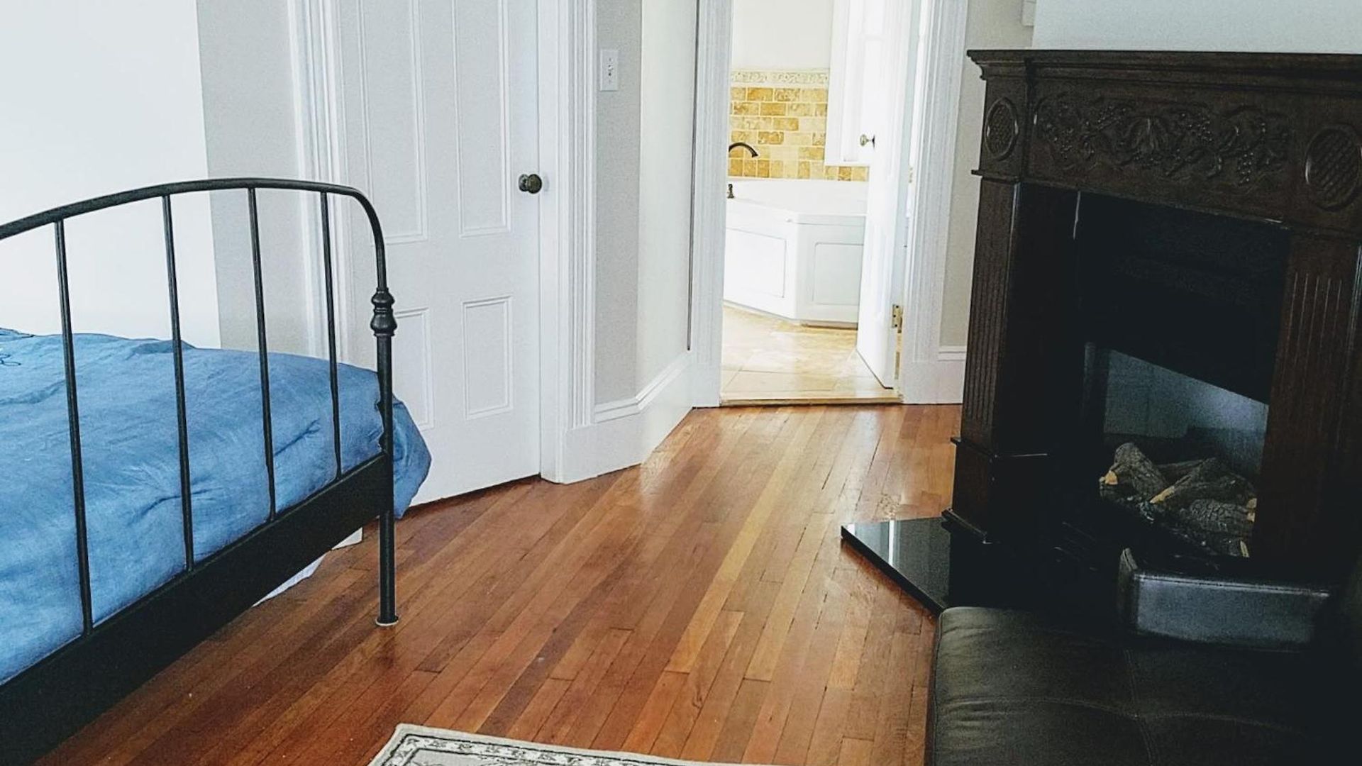 Large W/ Private Bath,great Location Homestay *
