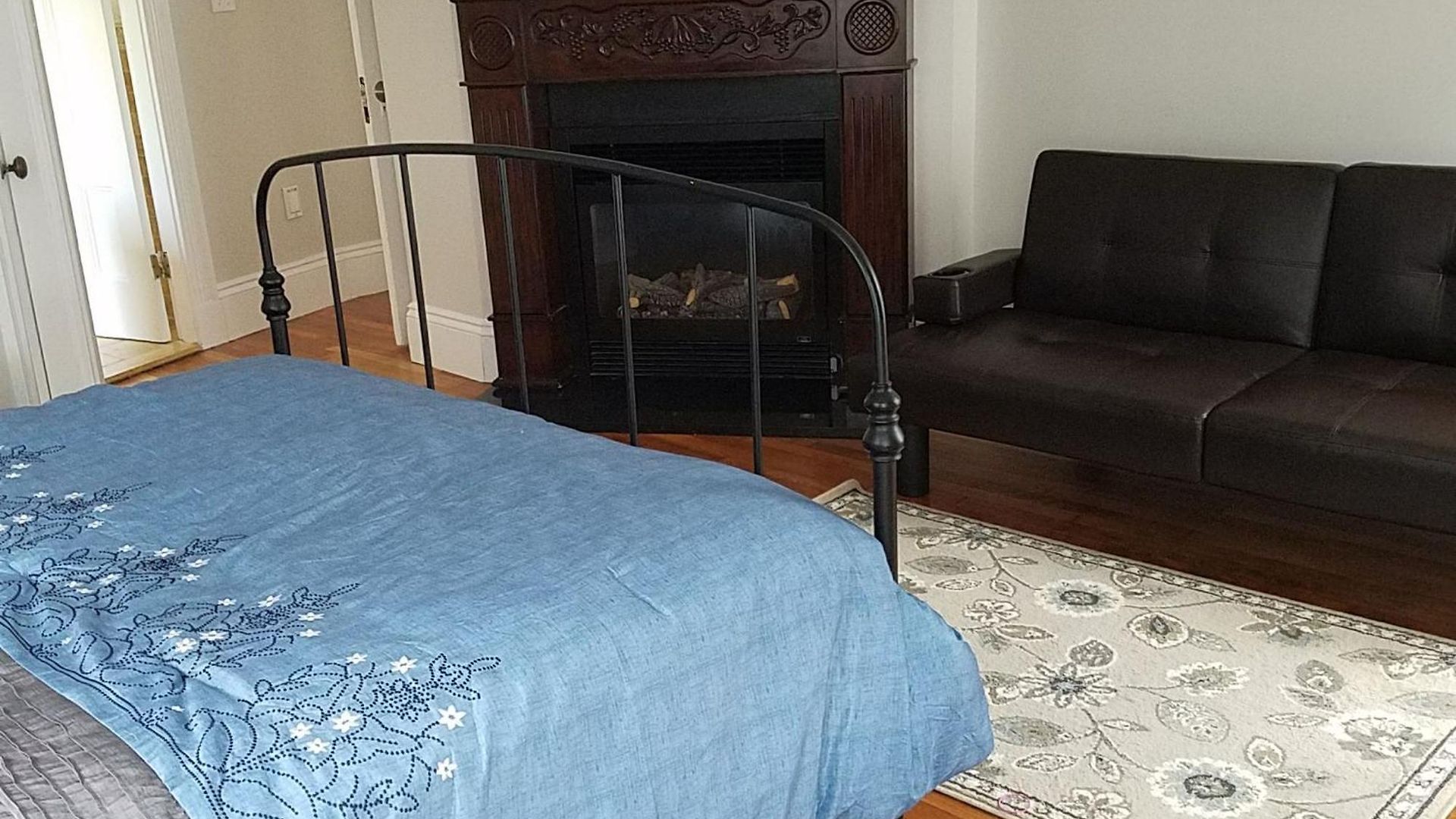 Large W/ Private Bath,great Location Homestay *