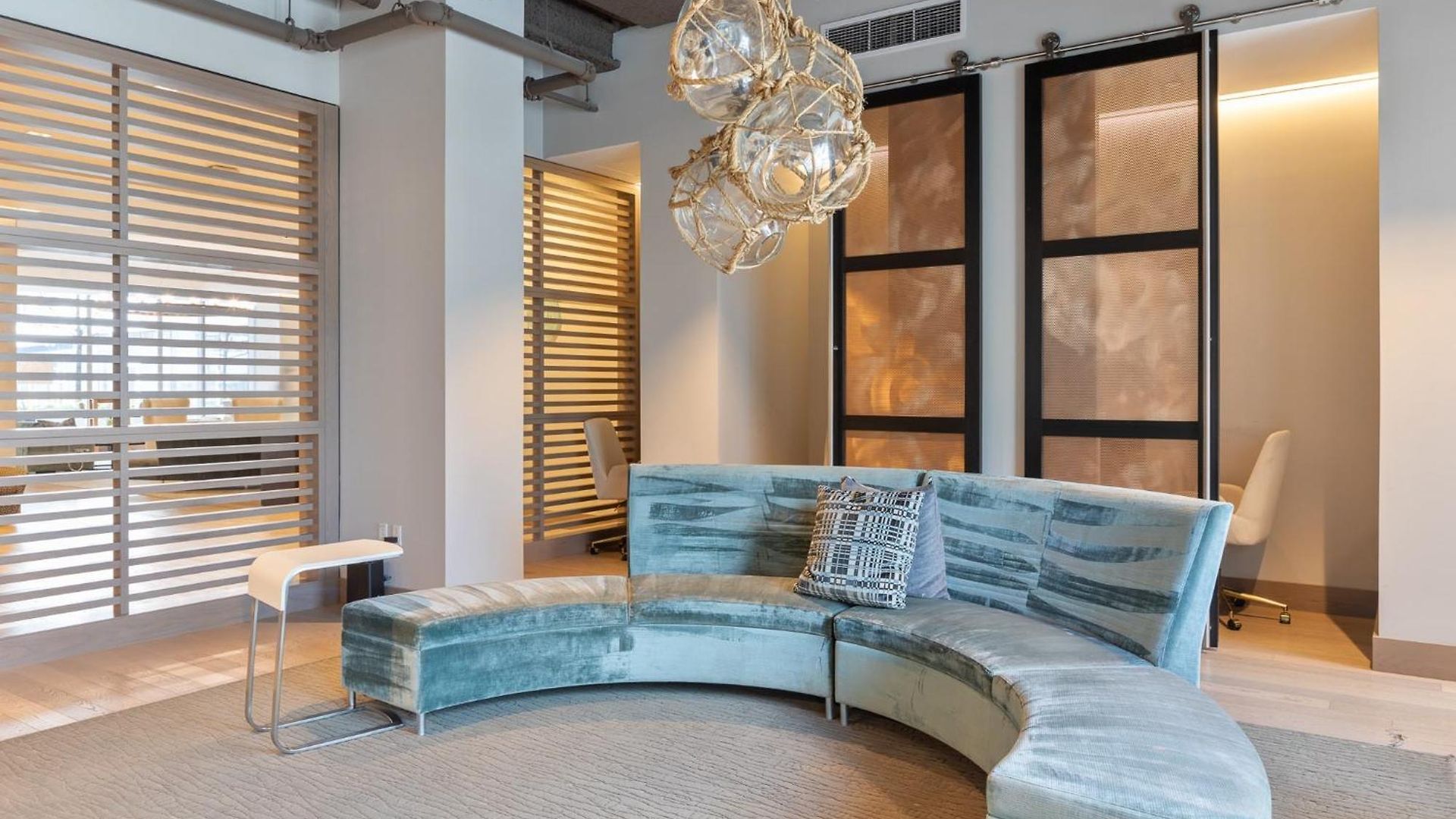 Private Seaport With Gym Apartment *