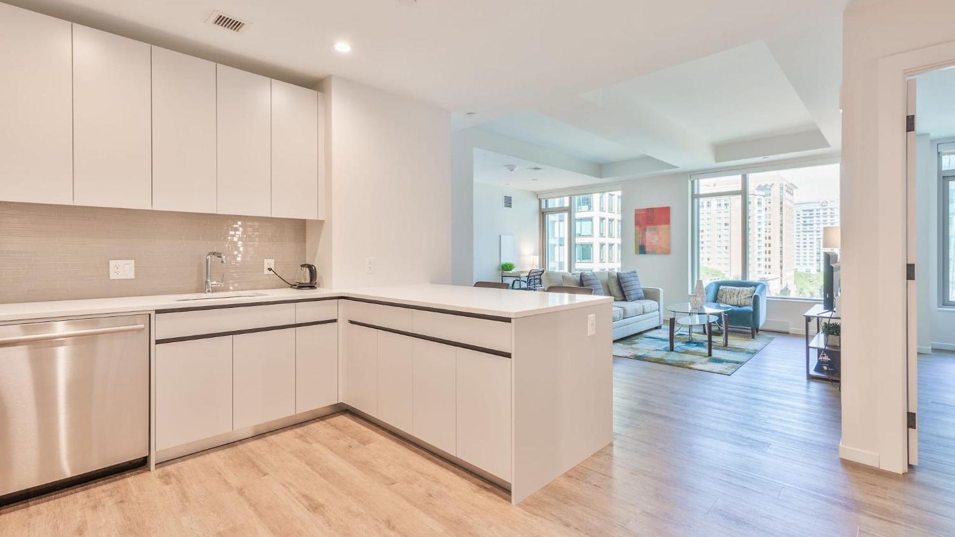 Luxury With Kitchen And Pool Apartment *