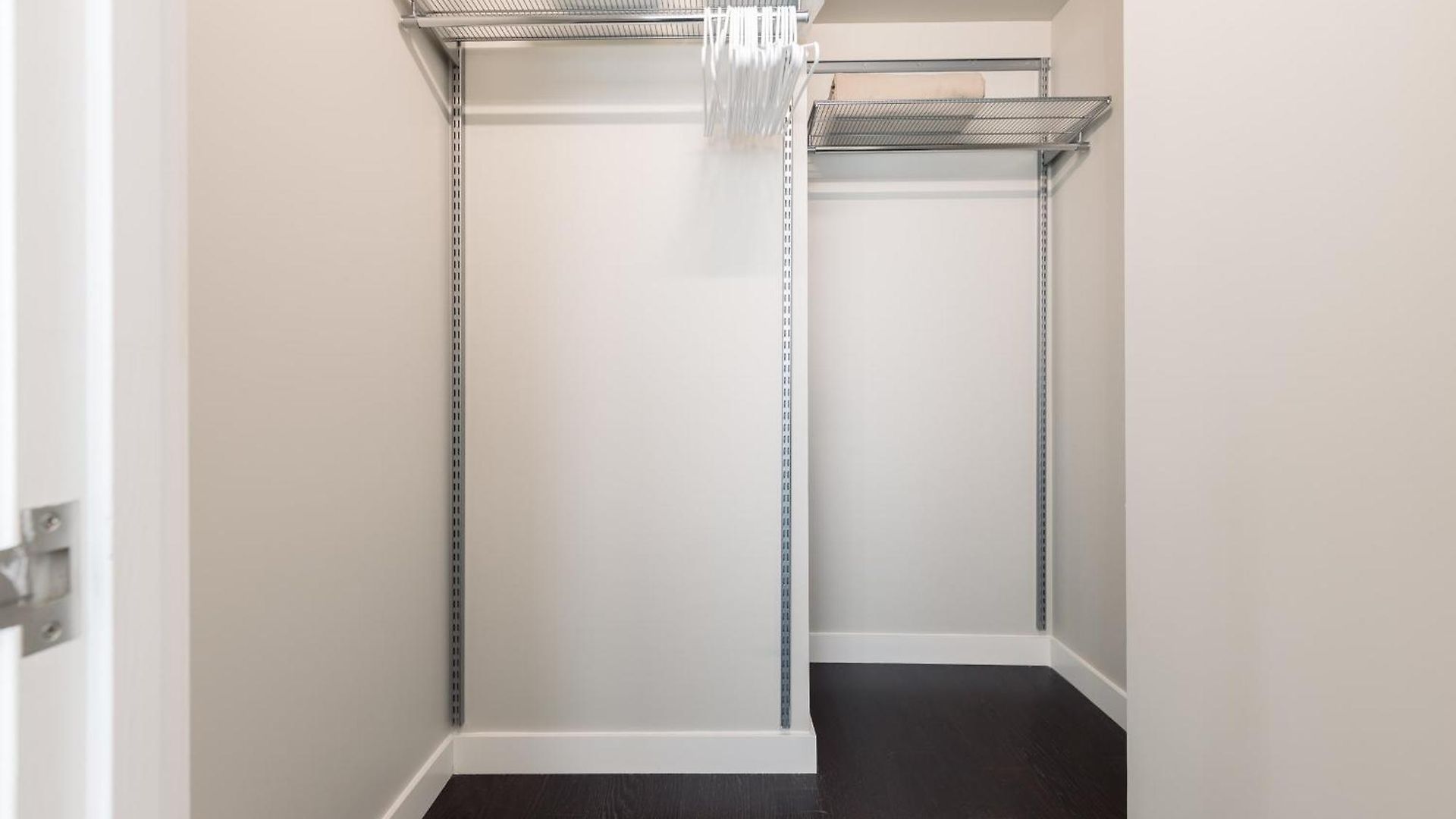 Bright & Modern Downtown Seaport Apartment