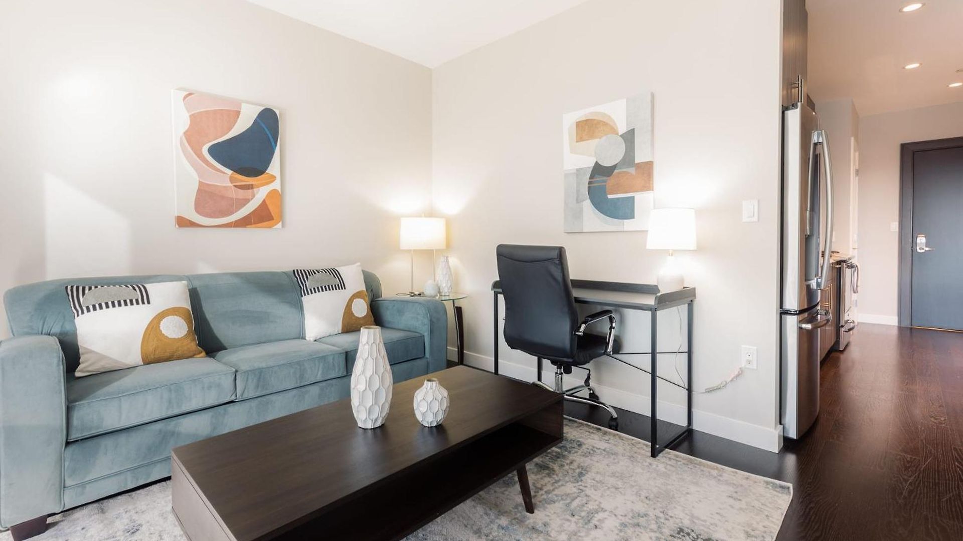 Bright & Modern Downtown Seaport Apartment *