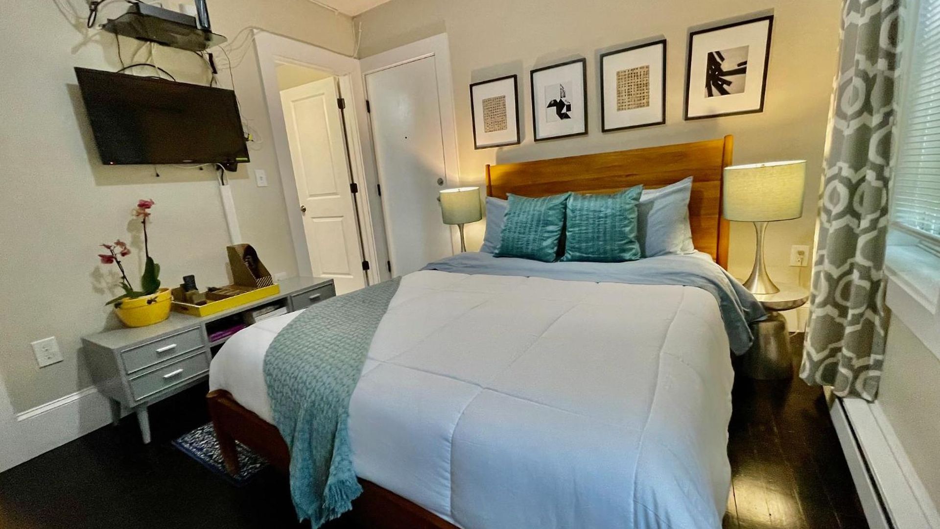 Beautiful 3br 3ba Duplex Parking Location Apartment