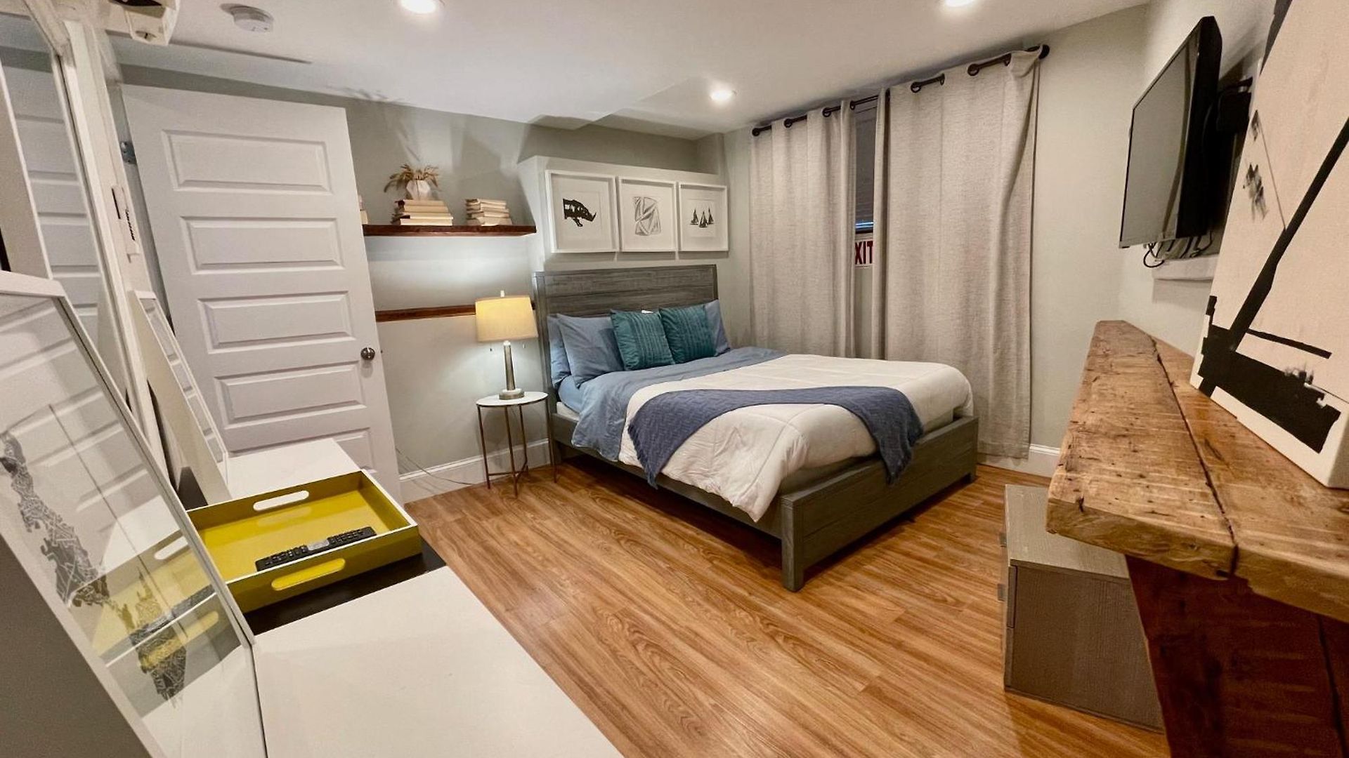 Beautiful 3br 3ba Duplex Parking Location