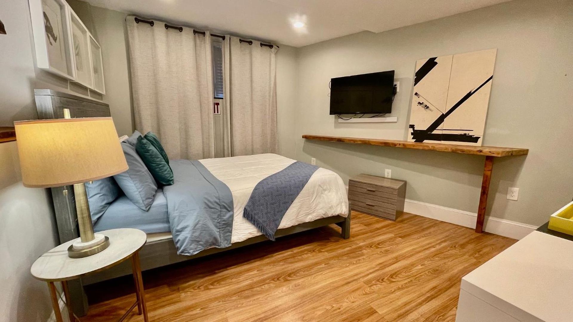 Apartment Beautiful 3br 3ba Duplex Parking Location *