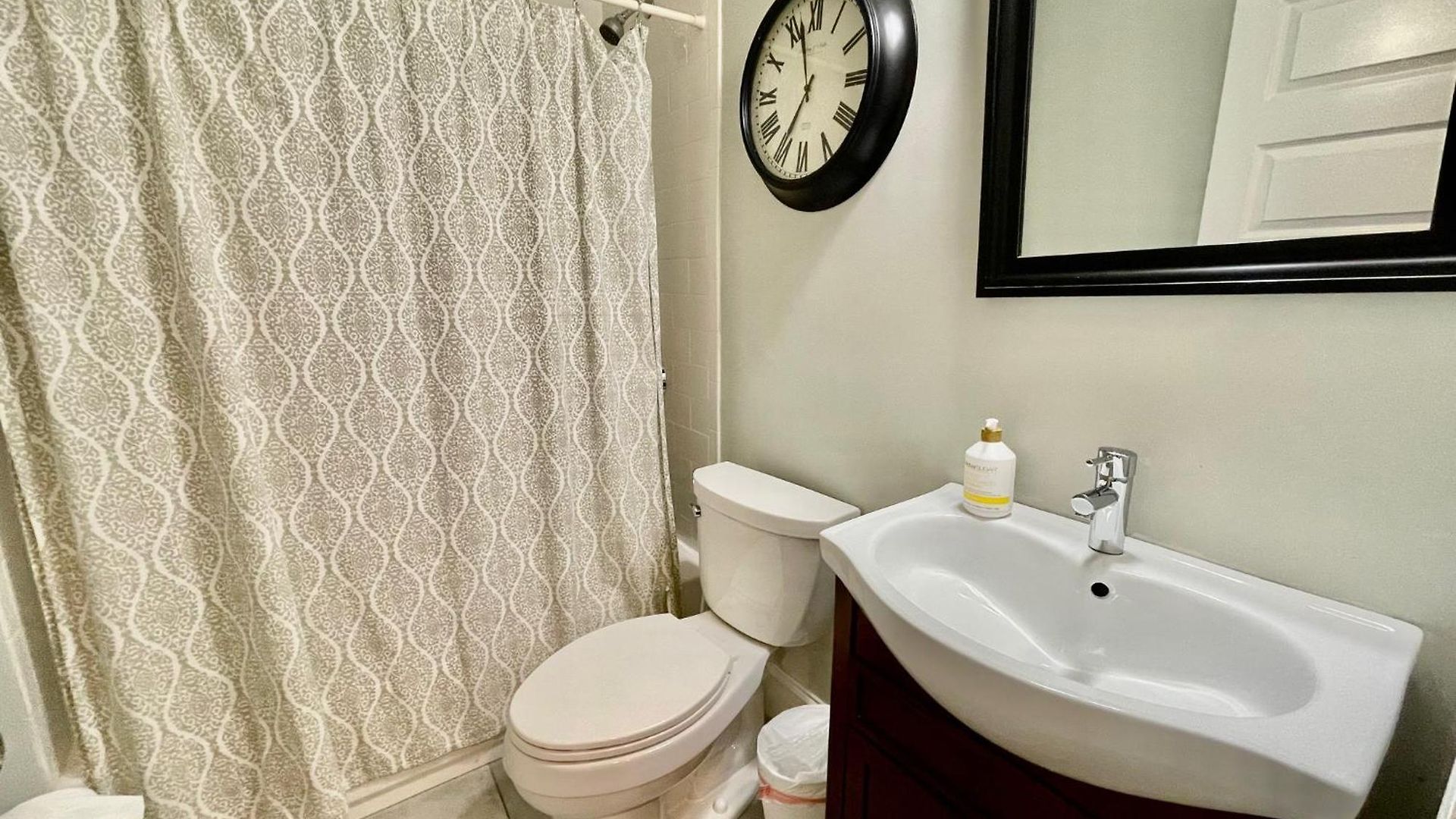 Beautiful 3br 3ba Duplex Parking Location Boston