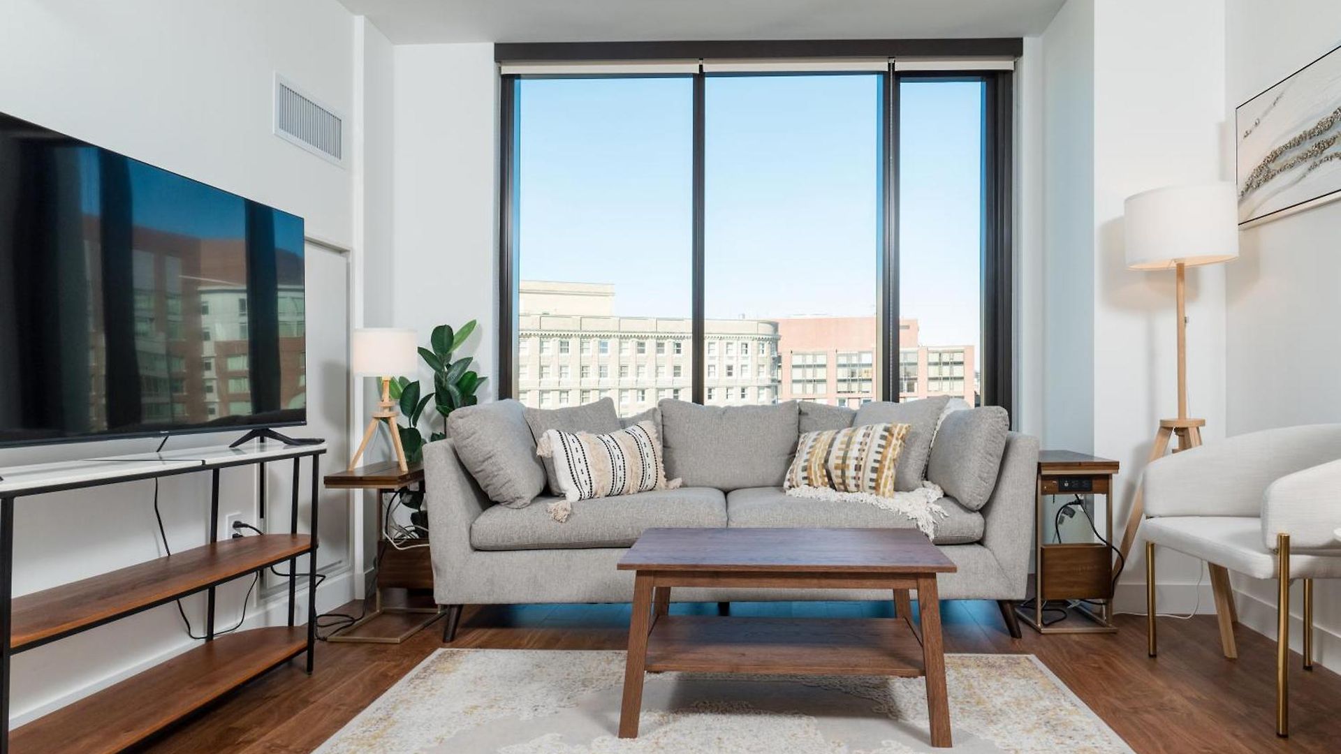 Luxury 2br Backbay Common T-station Roof Lounge Gym *