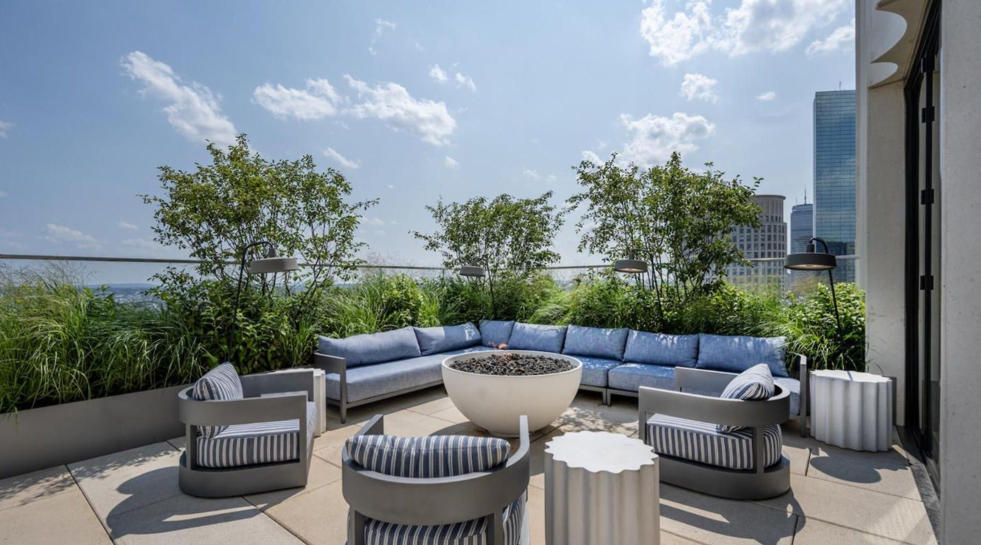 Luxury 2br Backbay Common T-station Roof Lounge Gym Boston