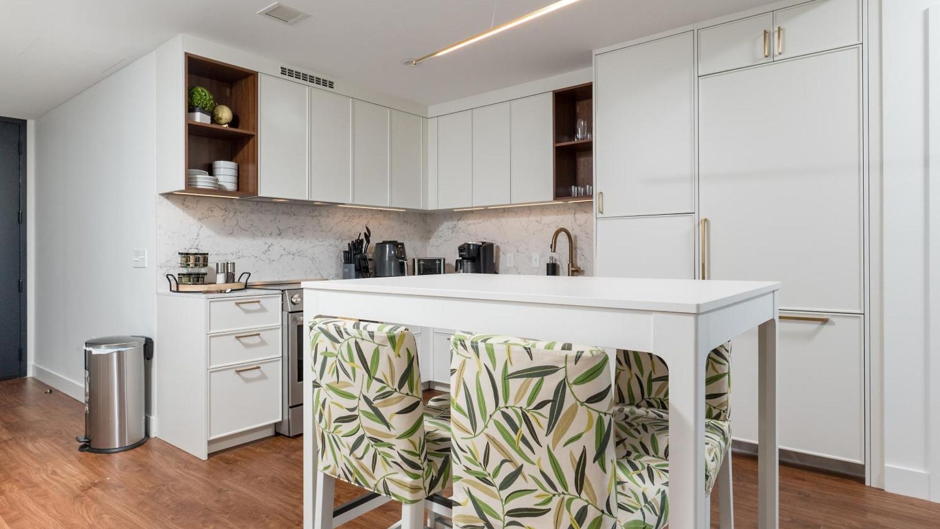 Luxury 2br Backbay Common T-station Roof Lounge Gym